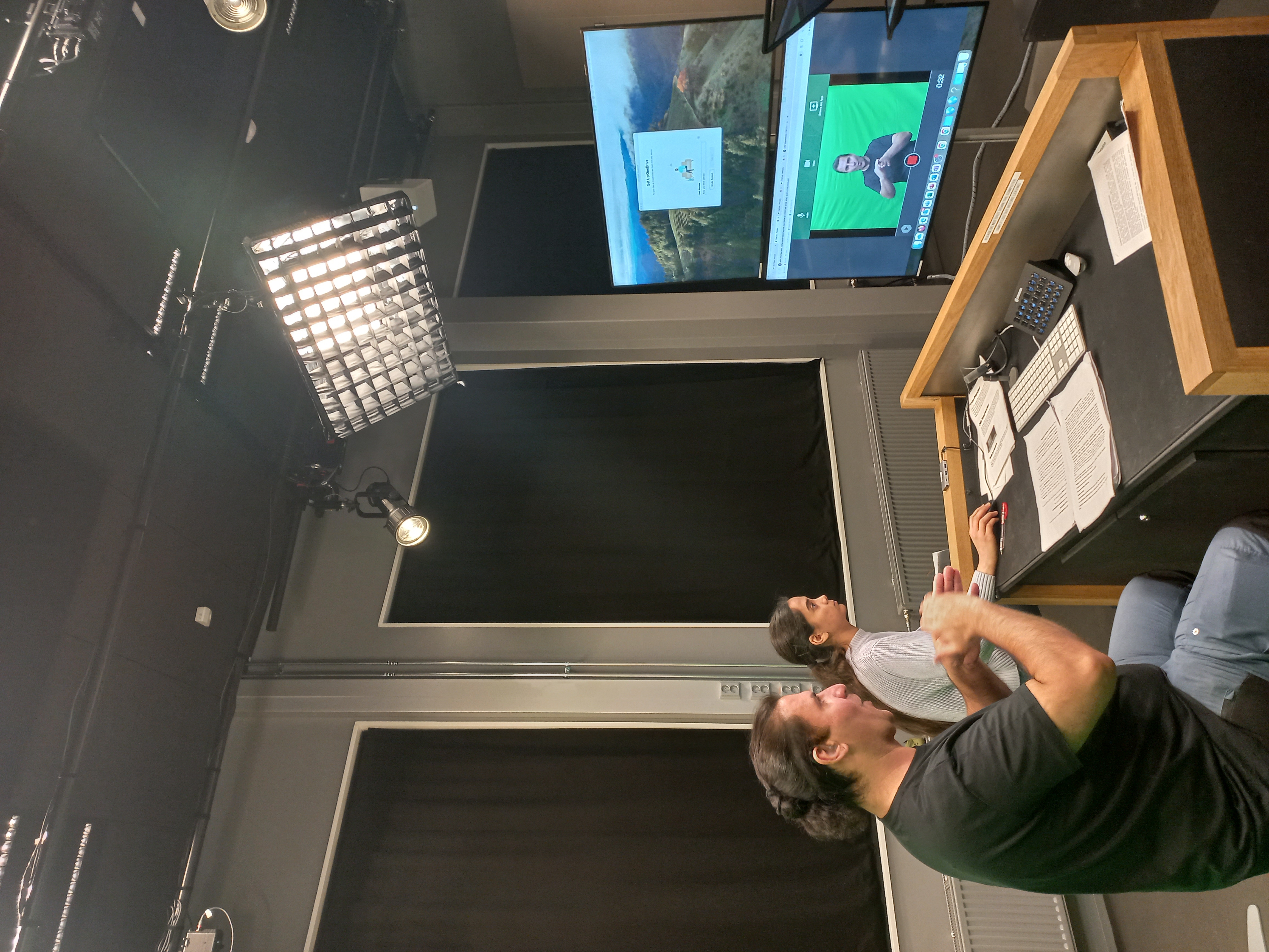  EU Project Deaf Chefs Learning Vegan Cuisine-Finnish Sign Language Interpretation 